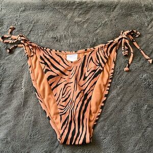 EUC WOMENS TARGET XHILIRATION HIGH LEG BIKINI BOTTOMS SIZE LARGE